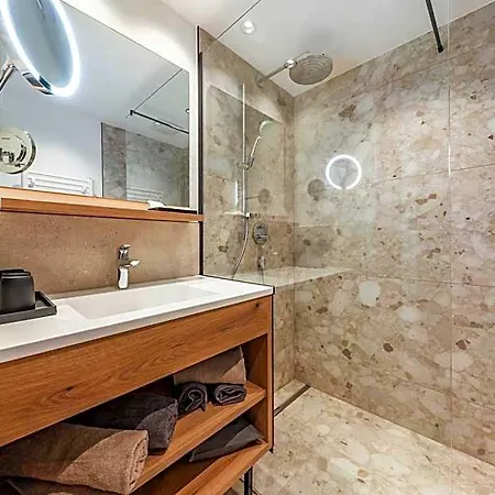 Montana Hotel 3*